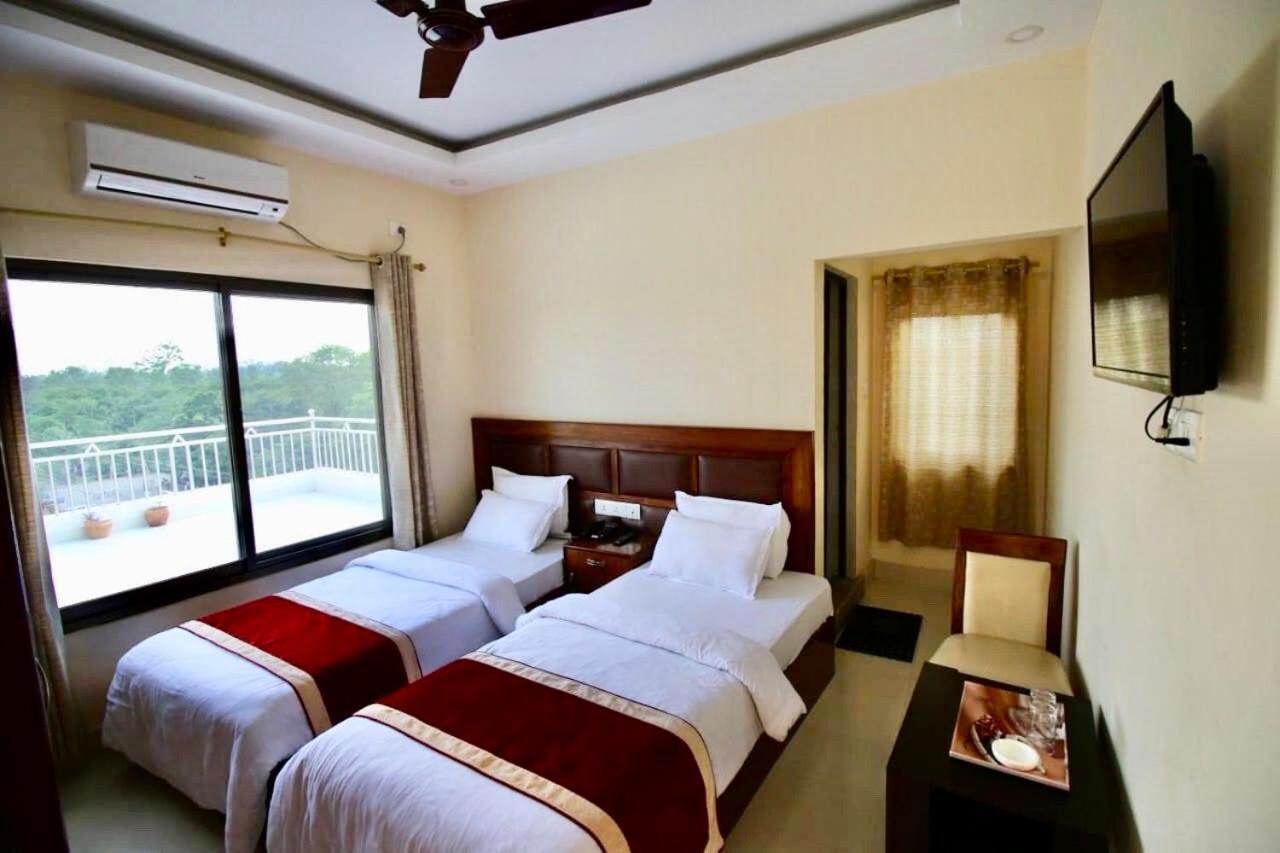 Hotel Suramma Rummindei Bagian luar foto