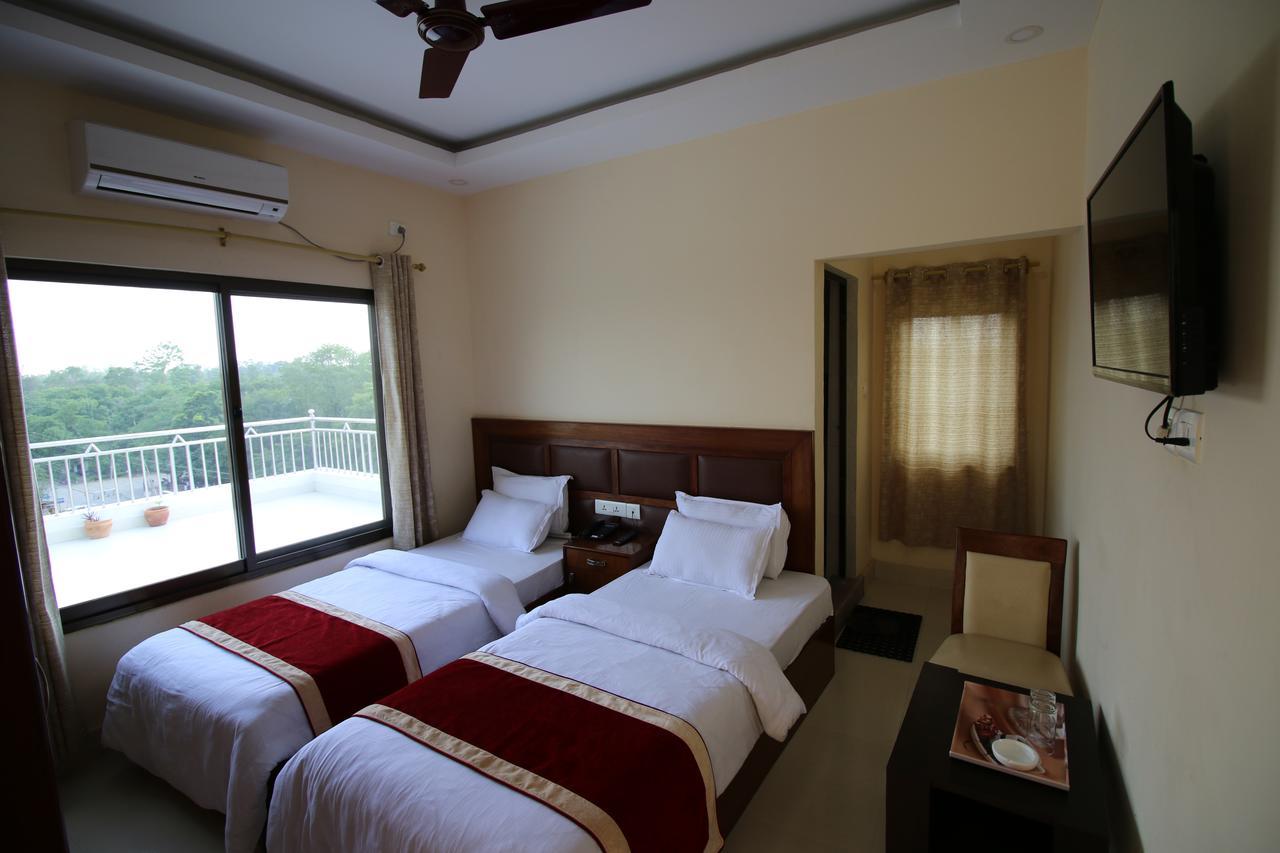 Hotel Suramma Rummindei Bagian luar foto