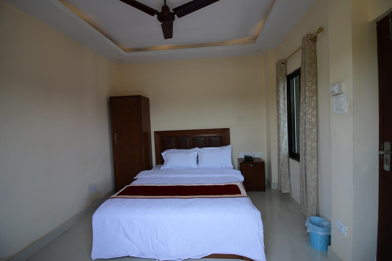 Hotel Suramma Rummindei Bagian luar foto